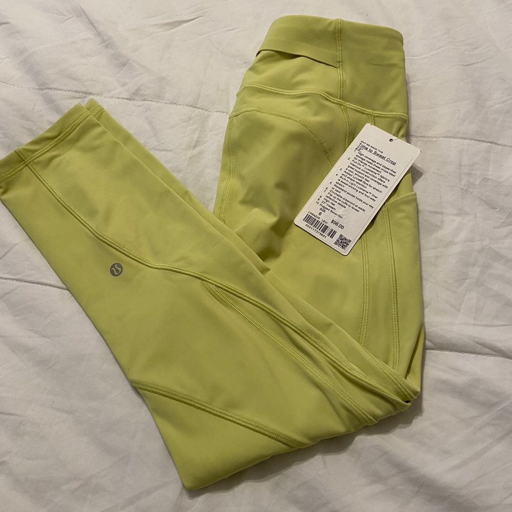 Lululemon High rise time to sweat crop 23” size 6